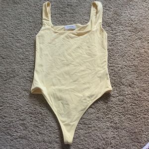 Aritzia babaton square neck yellow bodysuit
